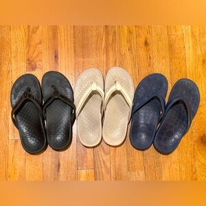 Vionic- Tide II sandals- 3 pair- navy, black, cream. Size 9.